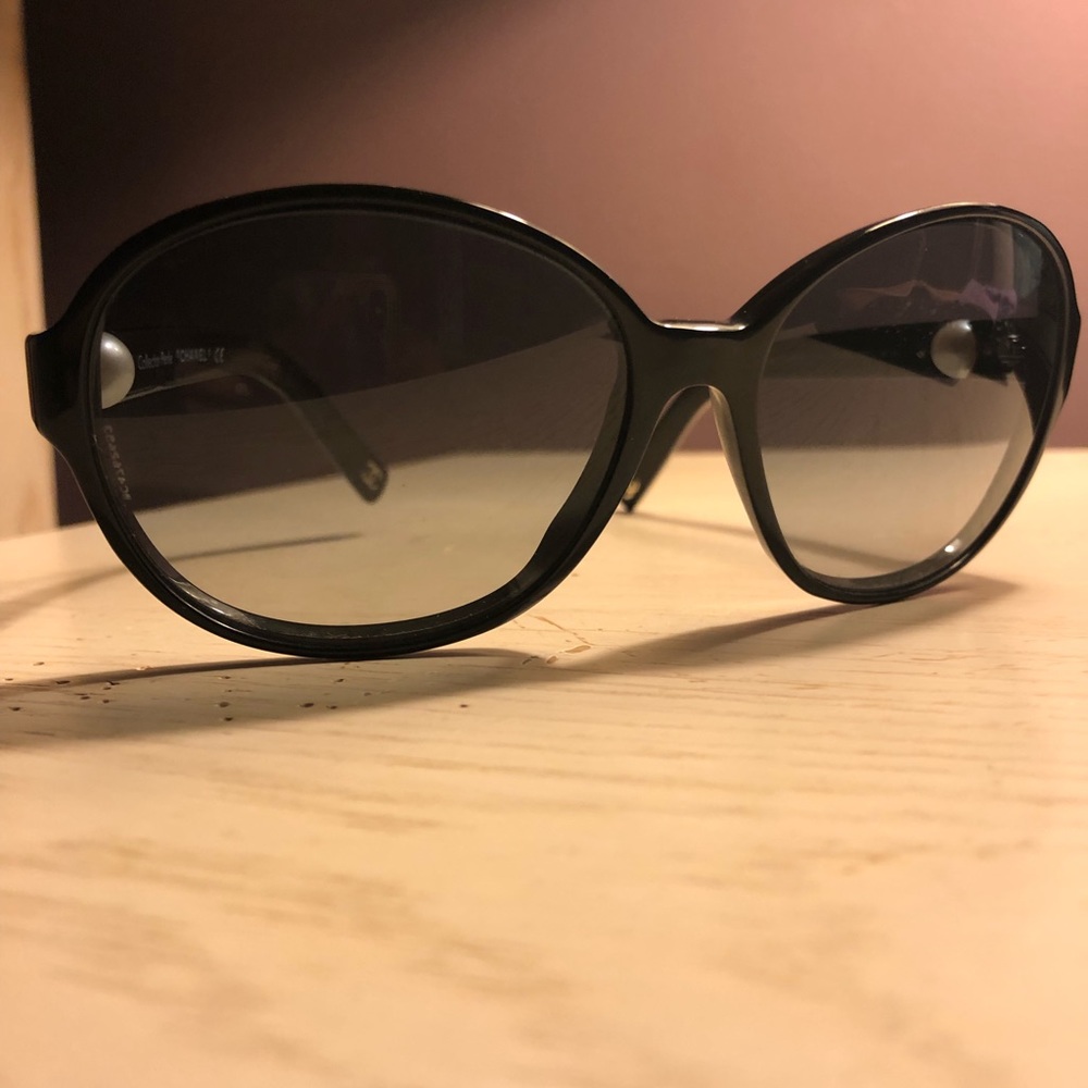 Chanel Le Perle sunglasses